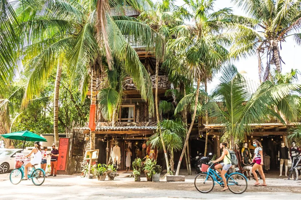 Bambu Gran Palas Hostal Party Hostel Tulum